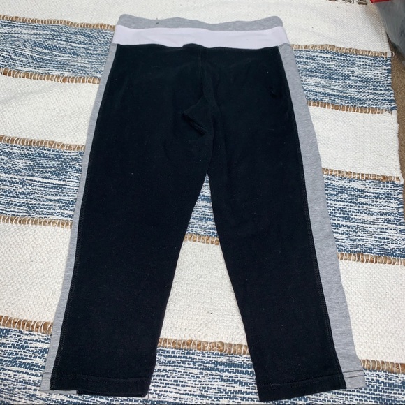 AERO Capri Leggings with Grey Stripe - Picture 5 of 5